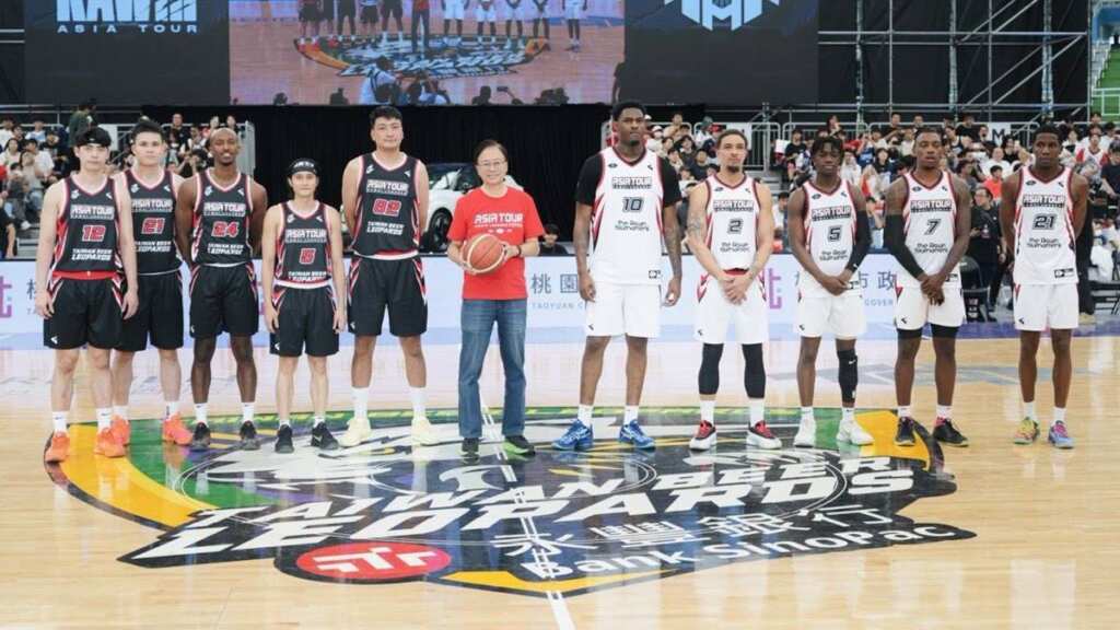 ▲桃園市長張善政今日下午前往桃園市立體育館,出席「Kawhi Leonard 亞洲巡迴桃園站」,受邀擔任開球貴賓,以行動支持籃球運動。