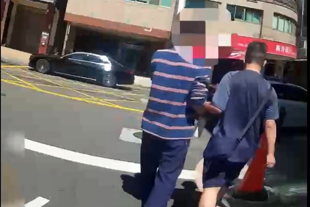 屋主撞見闖空門 45歲男誆躲追殺涉竊3千拔腿逃 208 cnews204250830a02