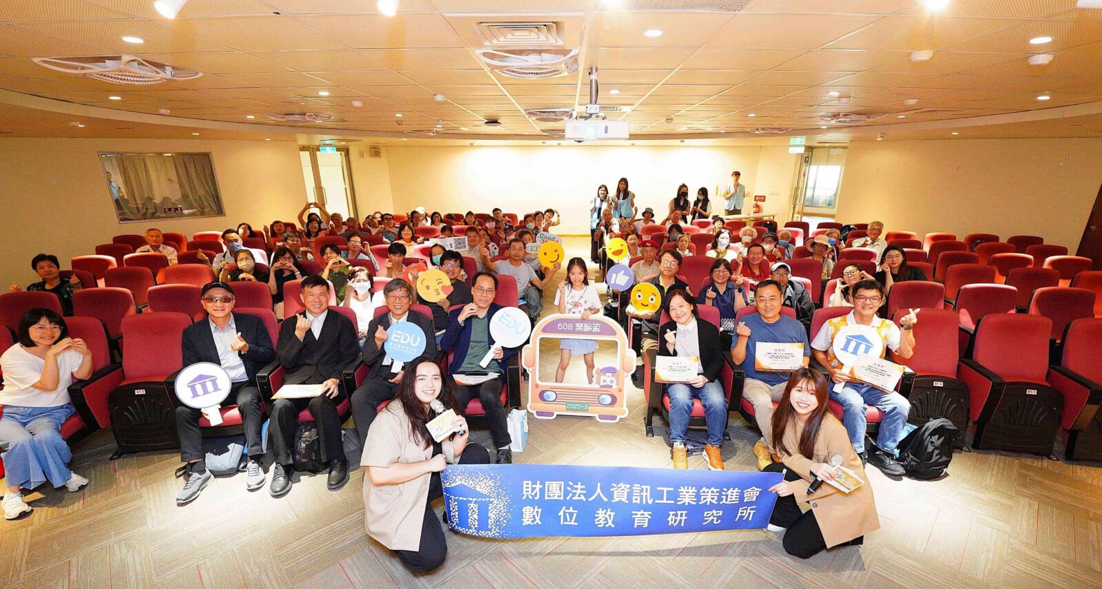 長輩數位力大爆發 資策會攜手北市圖「2025樂齡盃」超過200件作品參賽 204 長輩數位力大爆發 資策會攜手北市圖「2025樂齡盃」超過200件作品參賽 203