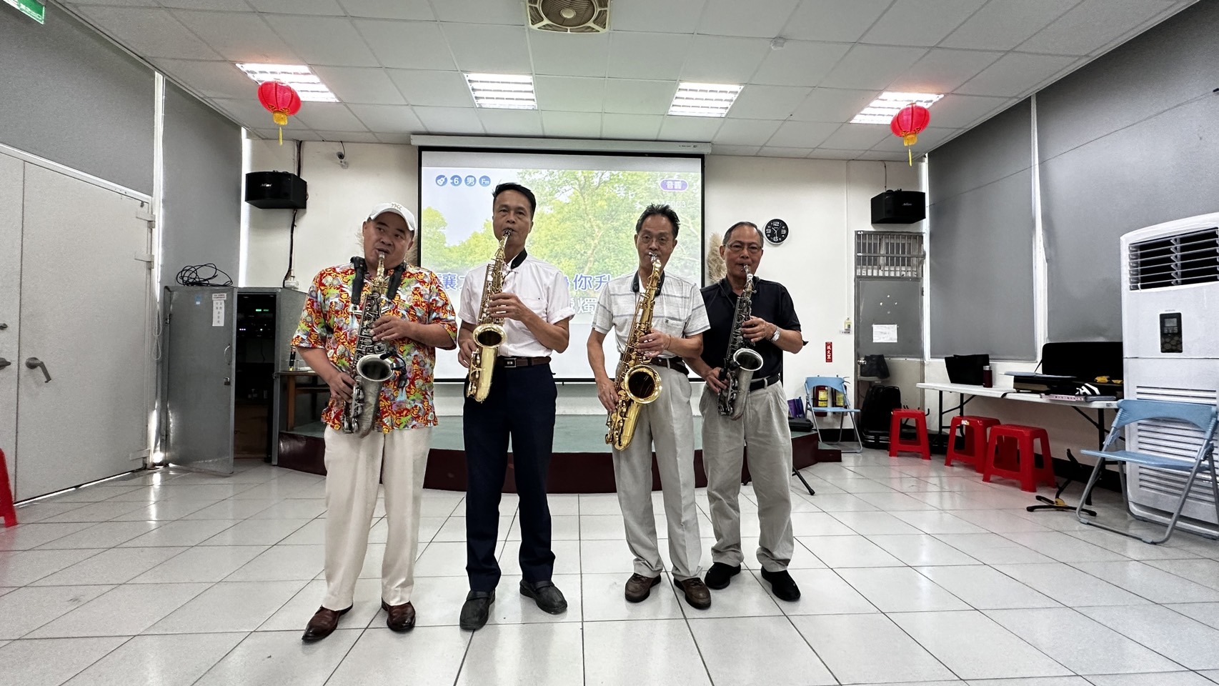 大園橫峰社區慶祝祖父母節 為長輩搥背、奉茶 S 12492874 0