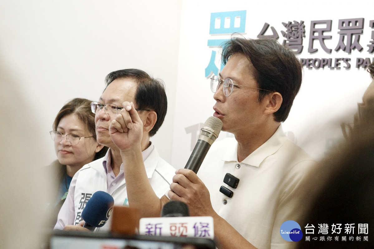 民眾黨彰化縣黨部揭牌!黃國昌喊「藍白不可分」。圖/記者鄧富珍攝
