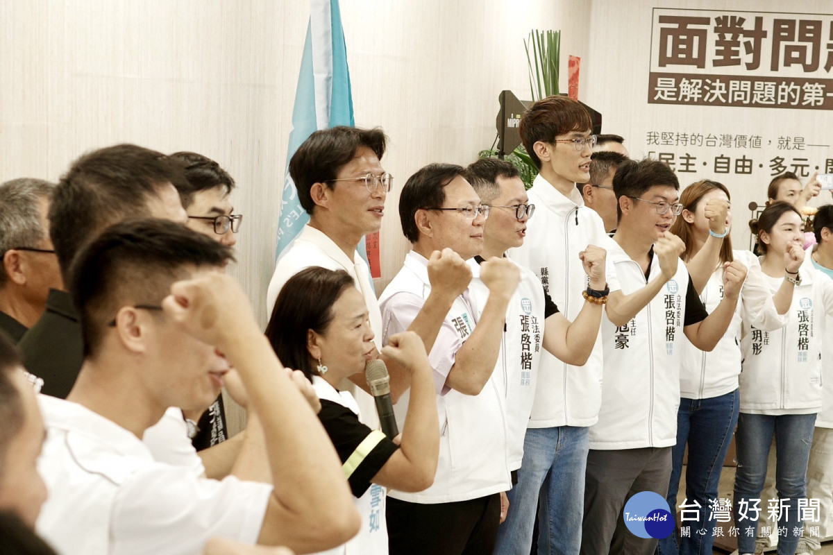 民眾黨彰化縣黨部揭牌!黃國昌喊「藍白不可分」。圖/記者鄧富珍攝