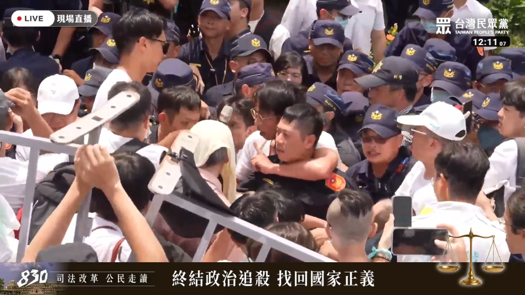 申請未過就上街!民眾黨「文化走讀」爆衝突…8警受傷 警政署震怒嚴查