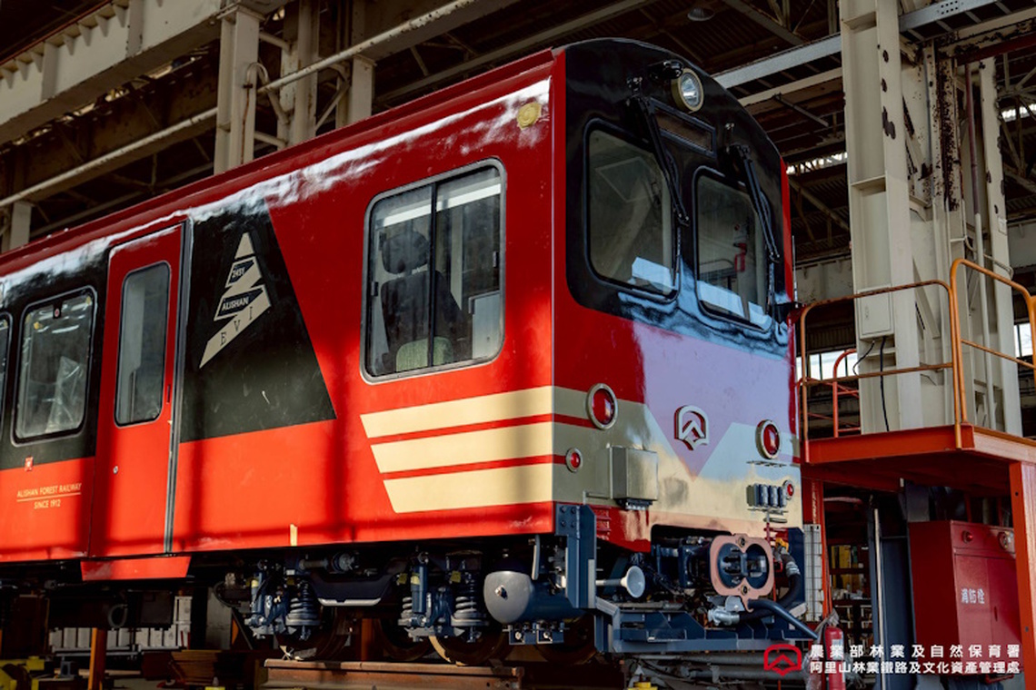 「經典x傳承x榮耀」嘉義阿里山林鐵高階款列車「森里號」曝光 115年投入營運
