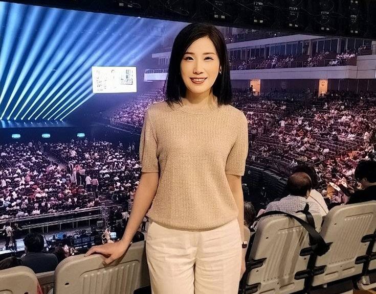余秀娟江蕙演唱會淚崩 斷裂獎盃見證破碎與重生