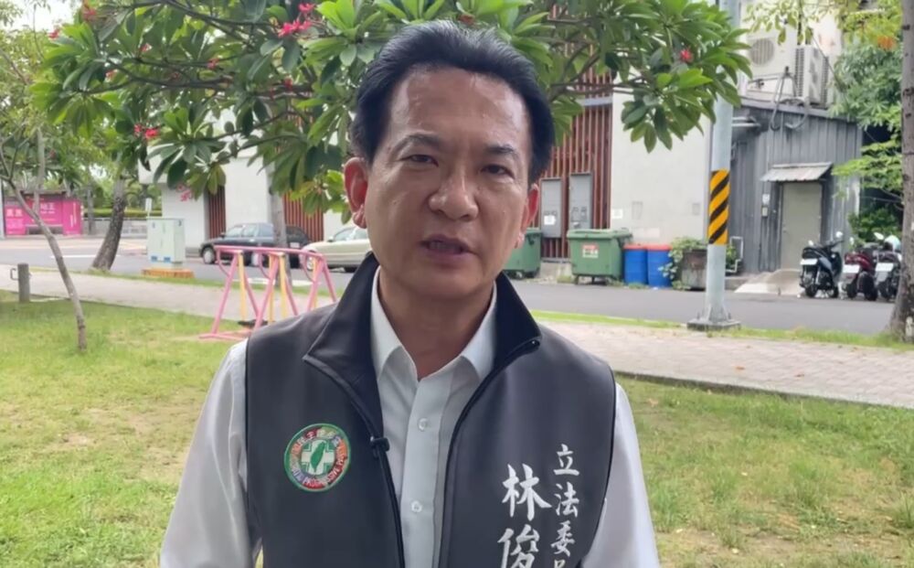 遭問勒脖員警黃國昌嗆「你夠了嗎?」 林俊憲批刻意製造衝突 250 遭問勒脖員警黃國昌嗆「你夠了嗎?」 林俊憲批刻意製造衝突 249