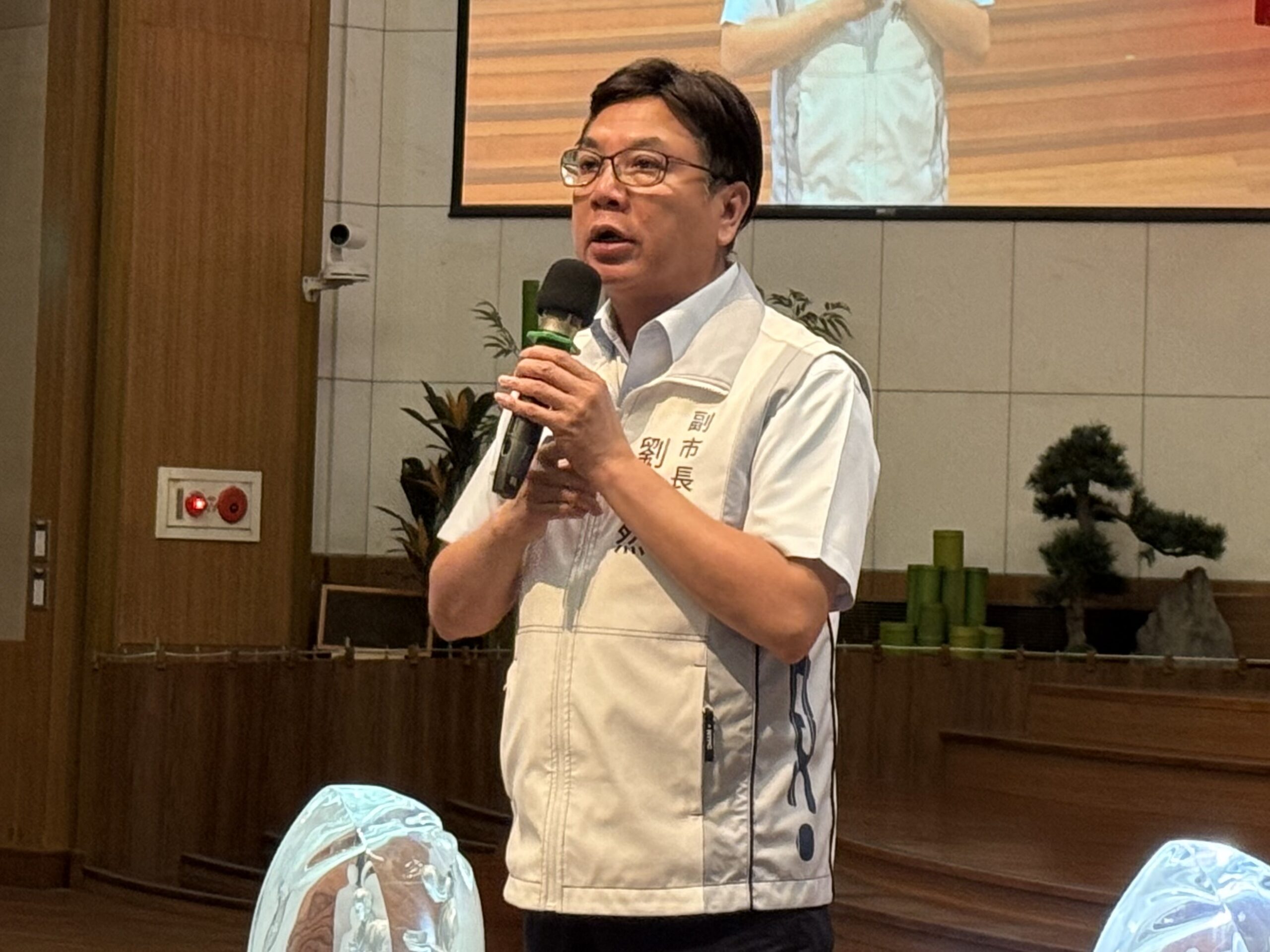 慈濟吉祥祈福活動 劉和然祈求天地人間平安 3 《圖說》劉和然表示,慈濟基金會長年秉持「慈悲為懷、濟世救人」的精神,在弱勢關懷及社會救助上,不遺餘力。〈民政局提供〉