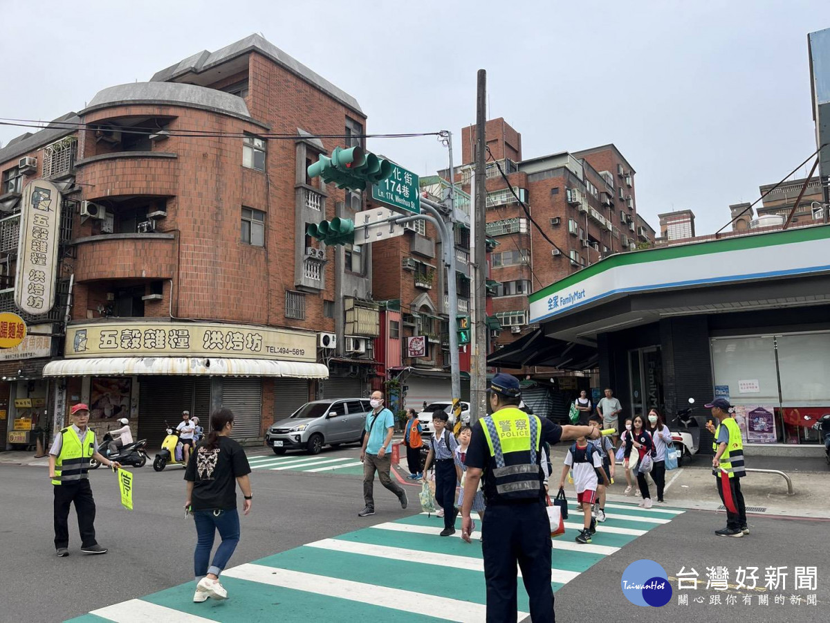 桃園市警局啟動「護童專案」,警力全面守護學童開學安全。