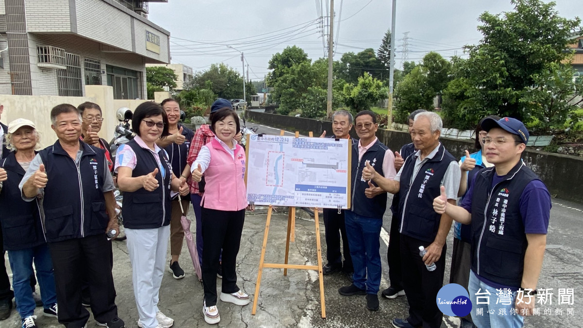 立委楊瓊瓔、台中市議員賴朝國辦理「潭子區潭富路二段160巷部分瓶頸路段拓寬」施工前說明會。