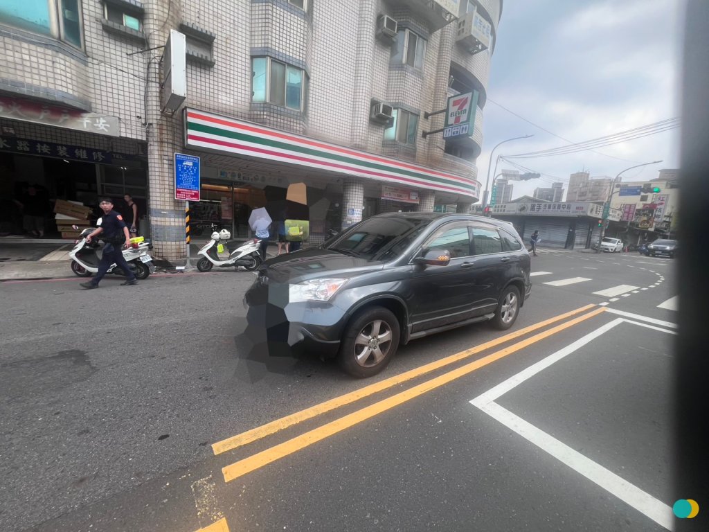 三峽中山路車禍!71歲阿伯開車疑闖紅燈-直撞16歲少女釀腦出血