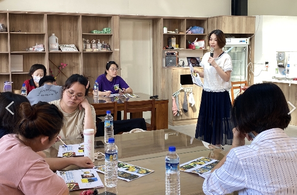 ▲高餐大李映萱老師傳授食材包裝設計秘訣。(記者 李堂安 翻攝)