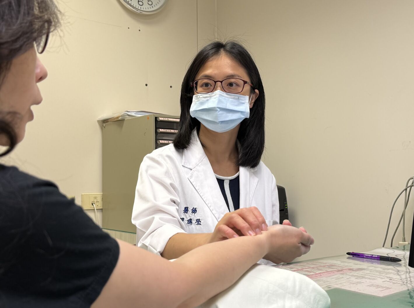 女「虛弱到扶牆」眩暈2年 自律神經失調無救?醫曝調整關鍵 242 女「虛弱到扶牆」眩暈2年 自律神經失調無救?醫曝調整關鍵 241