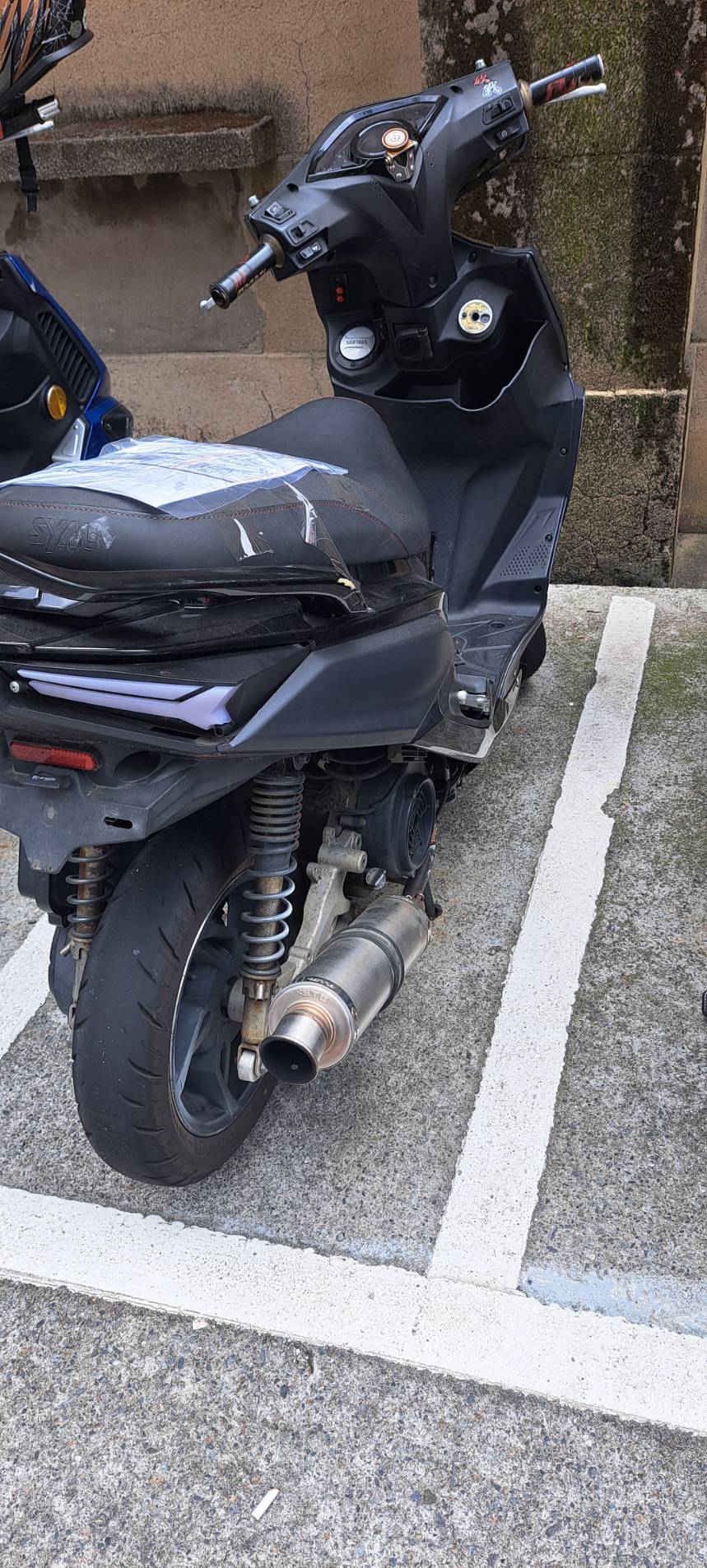 蘆竹未成年騎「沒車牌」改裝車炸街 遭開罰6萬1800元 676337 0