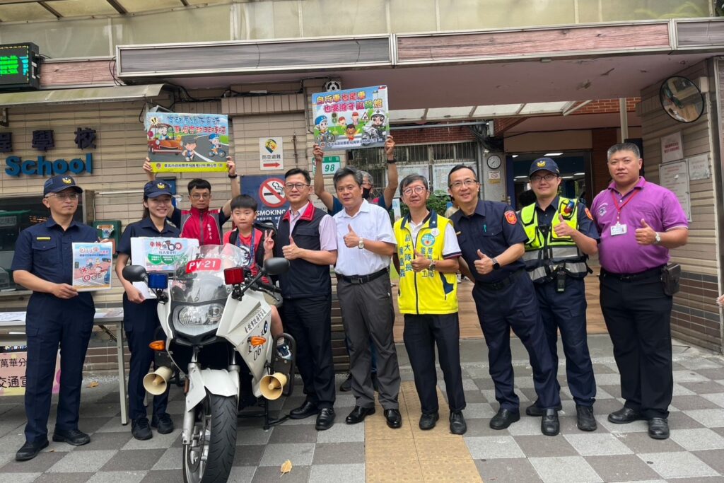開學囉 警察重機護交通 管弦樂團迎新生超熱鬧 2 MEITU 20250901 093737839
