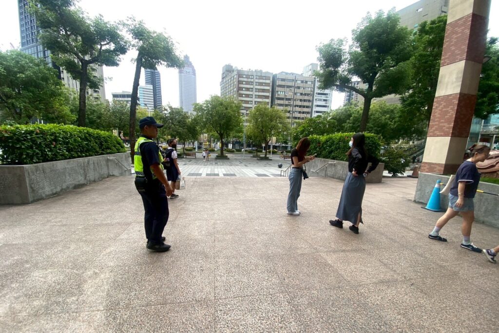 開學囉 警察重機護交通 管弦樂團迎新生超熱鬧 4 MEITU 20250901 093827005
