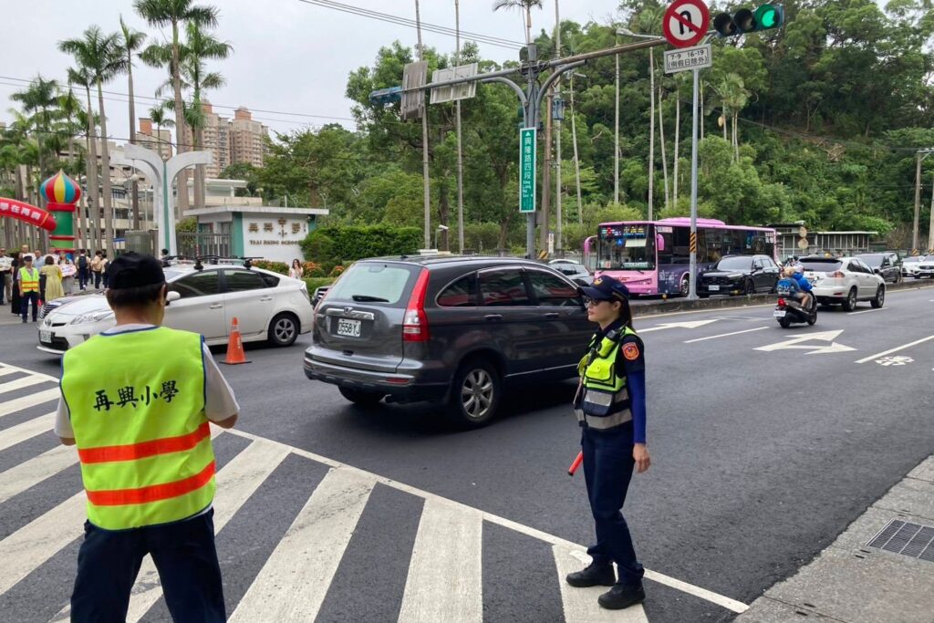 防詐 交通安全雙重守護 文山警助學童安心開學 4 MEITU 20250901 103836206