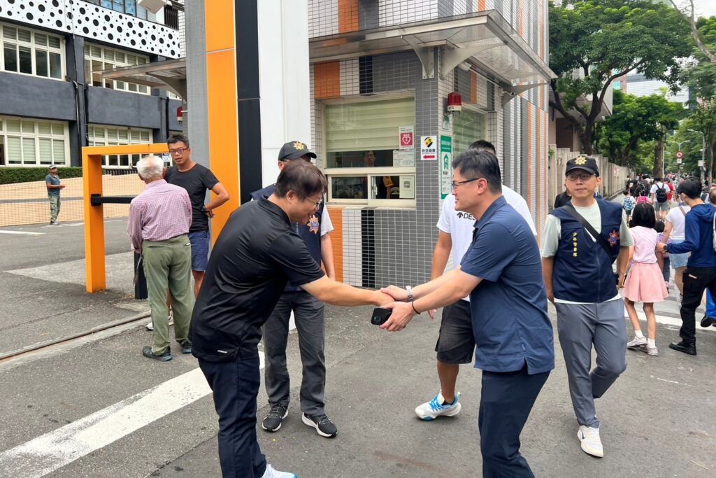 開學收心日 北市警護學童上學路 9 MEITU 20250901 105742636