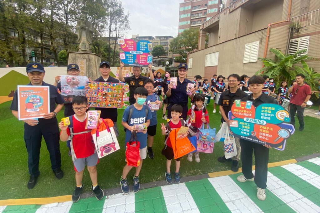 開學日 基警貼心守護學童迎開學 12 MEITU 20250901 143250338