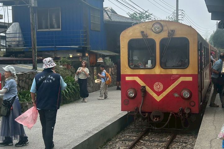 10月連假不無聊 阿里山5個經典車站美景、咖啡廳景點一次暢遊