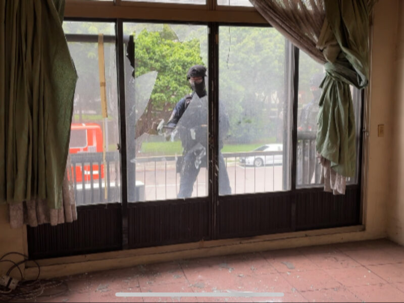圖文:中市保大警霹靂隊員破門、切割 實戰演練震撼登場。