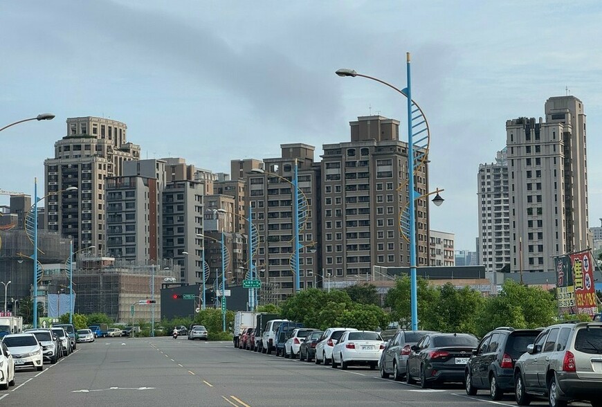 廣告牌消失、接待中心退場|仲介白天賣房-晚上開uber求生-m傳媒