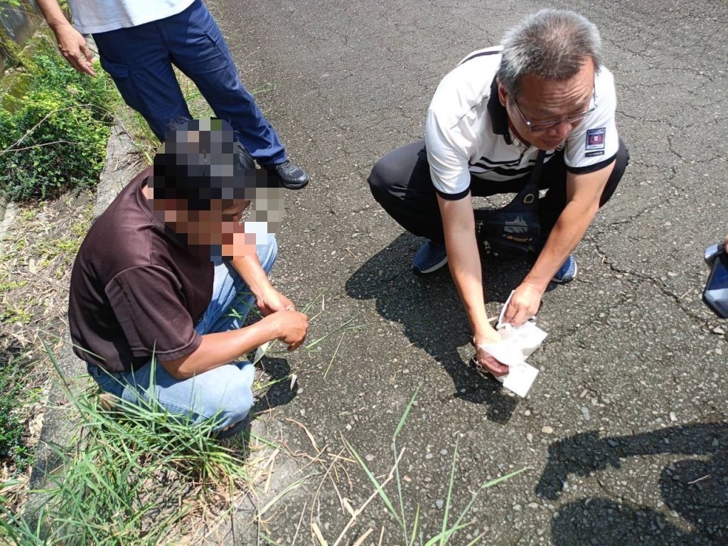 放車前架太危險!屏東惡賊當街搶皮夾-拖倒被害人-警二小時逮人