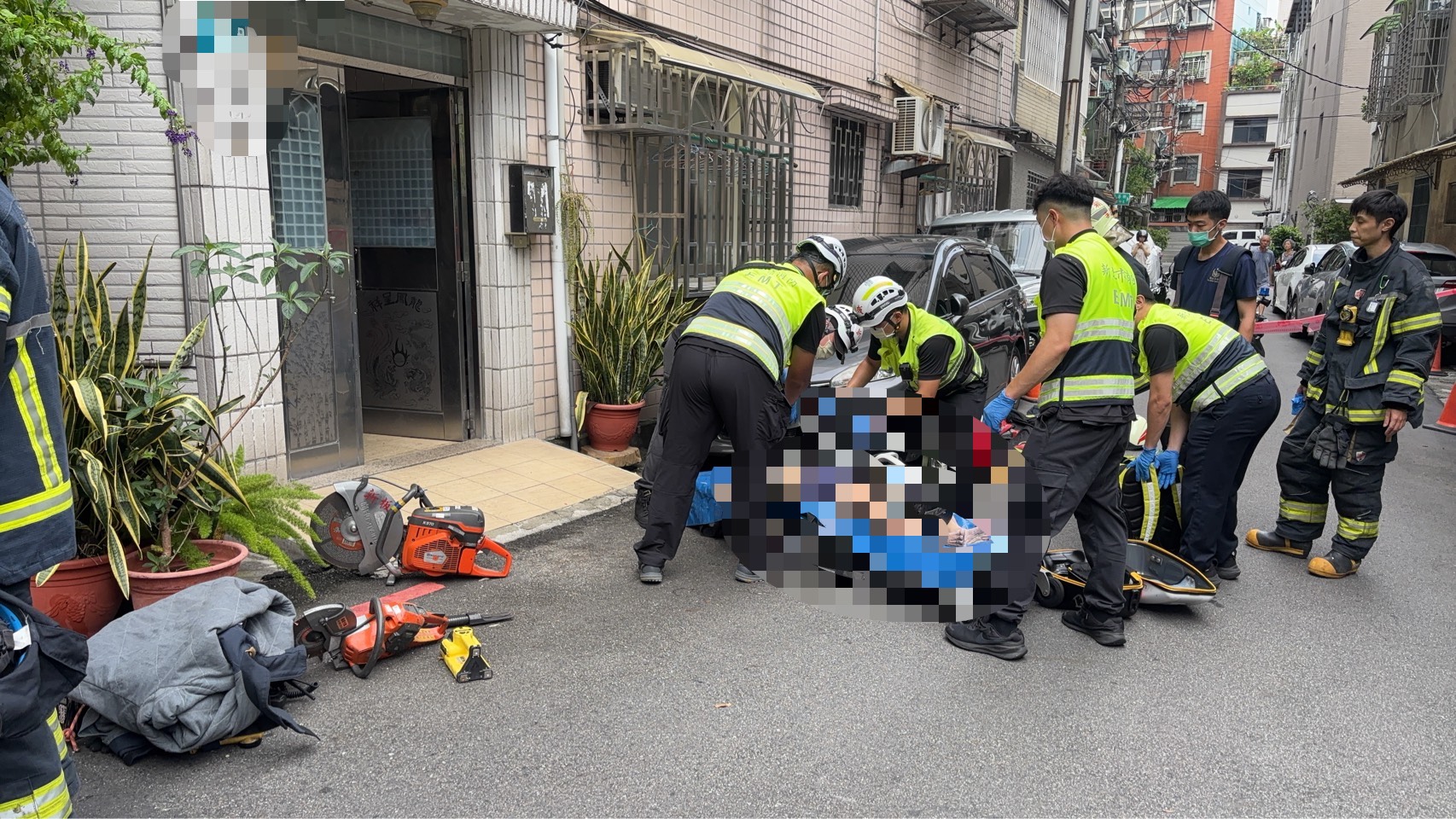 新北市板橋區南雅西路1間家庭式食品工廠,今(2)日11時許傳出嚴重工安意外。