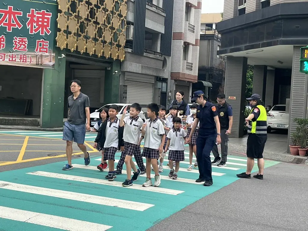 新學期開學-台中六分局啟動護童勤務-守護學童上學安全