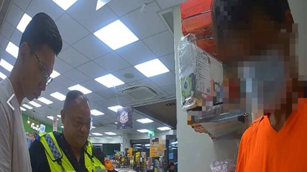 ▲假打工真詐騙,員林警深夜逮外籍車手。(彰化警方提供)