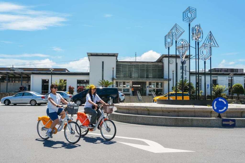 ▲YouBike在臺東大受好評!滿意度高達96.6%,縣府推騎乘補助至年底。