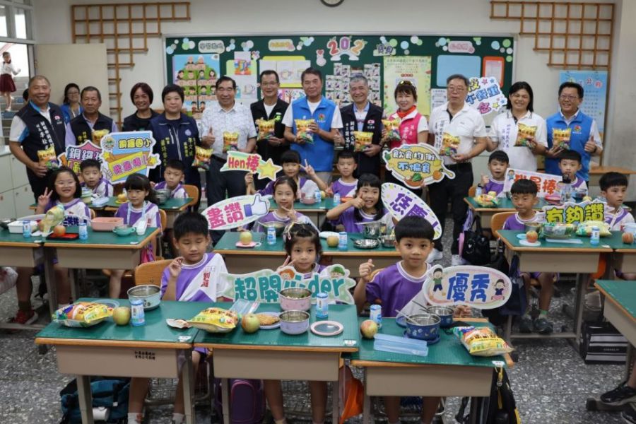 落實營養均衡!鍾東錦視察營養午餐供應情形