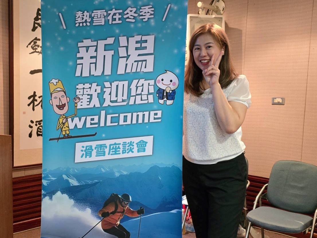 新潟觀光局首度前來新竹舉辦滑雪講座,日本YKT特別邀請知名滑雪旅遊作家娜塔蝦分享粉雪秘境、溫泉物語與雪場文化,現場還有滑雪用品抽獎(圖/娜塔蝦提供)