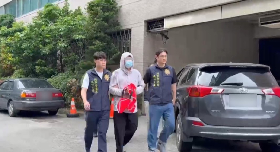 警方將巫嫌移送法辦。(記者徐煜勝翻攝)