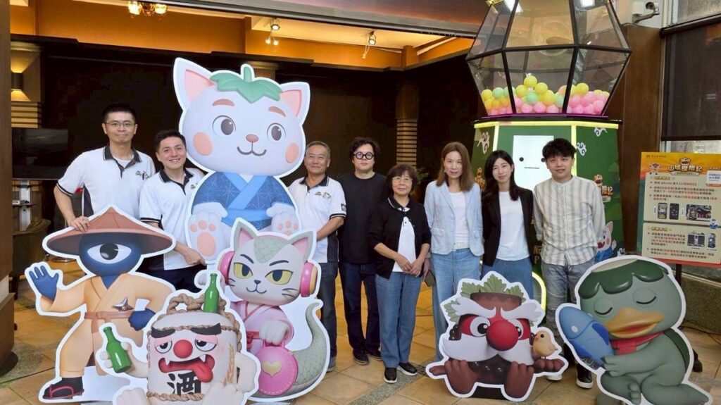 明山別舘與邏仕數位攜手打造「妖怪AR探險遊戲-山域探險記」。(左起)明山別舘林冠穎主任、明山別舘林修弘經理、明山別舘林寬國副總經理、邏仕數位李智閔執行長、明山別舘林秀薇董事長特助、明山別舘林幸宜監察人、邏仕數位歐洛業務總監、資策會熊恩晧分析師合影。(圖/明山別舘提供)