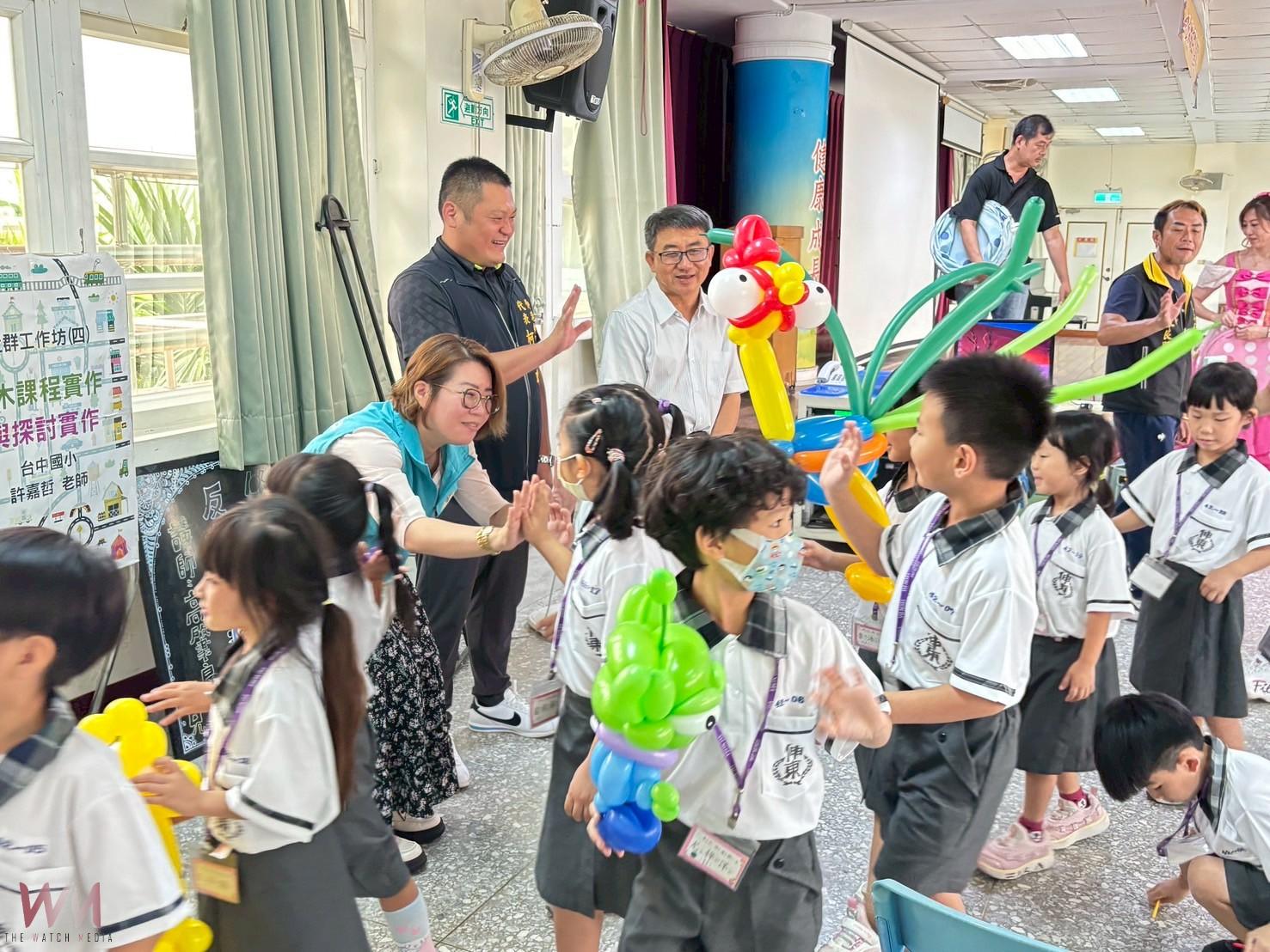(有影片)/伸東國小熱鬧迎新 氣球表演點亮新學期 學生笑聲洋溢校園 - https://www.watchmedia01.com