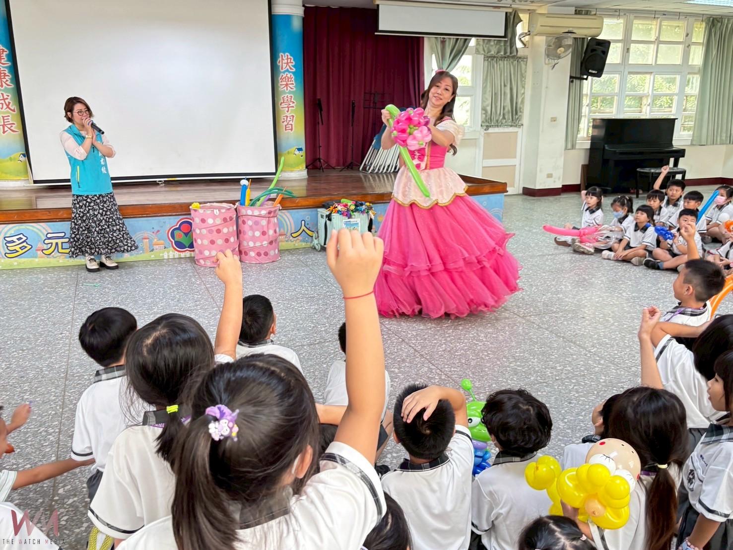 (有影片)/伸東國小熱鬧迎新 氣球表演點亮新學期 學生笑聲洋溢校園 - https://www.watchmedia01.com
