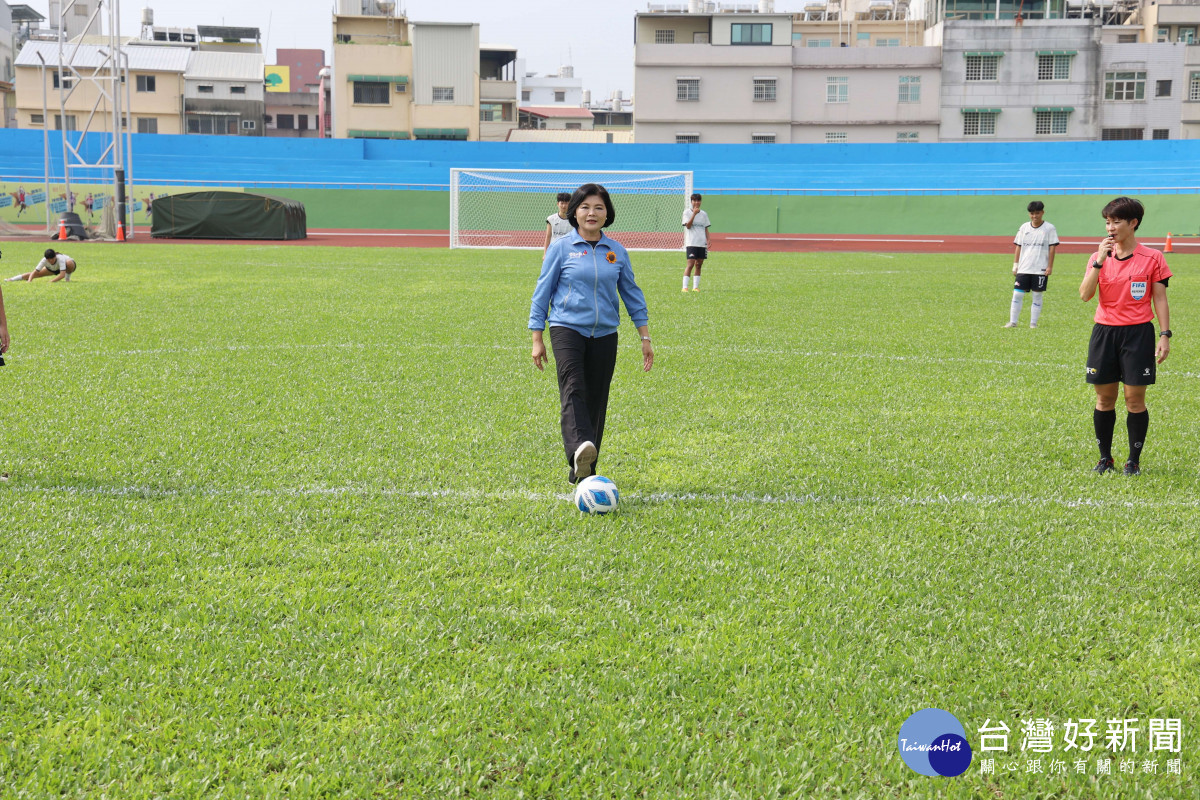 114年全國運動會會內賽登場，雲林縣長張麗善為女足開球／翻攝照片