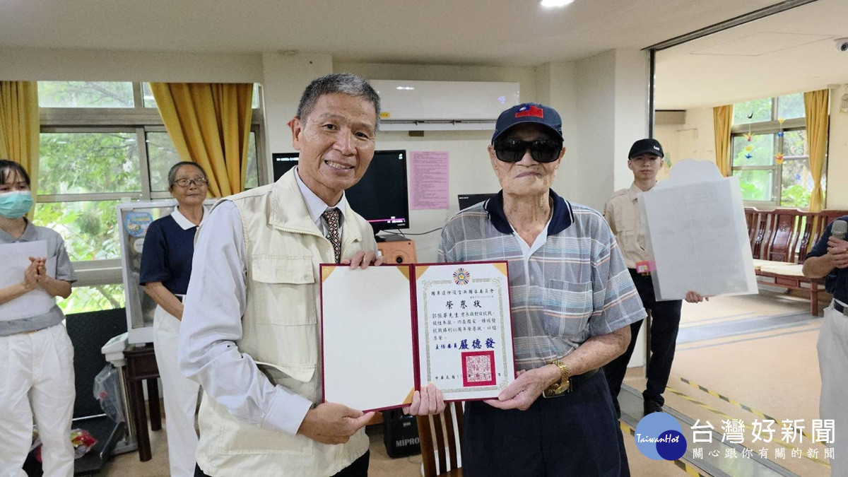 九三軍人節彰化榮家表揚抗戰榮民 榮民伯伯獲頒慰勉金紀念章