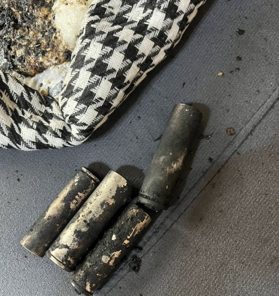 砰!-嚇歪-鋰電池突爆炸起火-嬤抱孫急逃命-驚險畫面曝