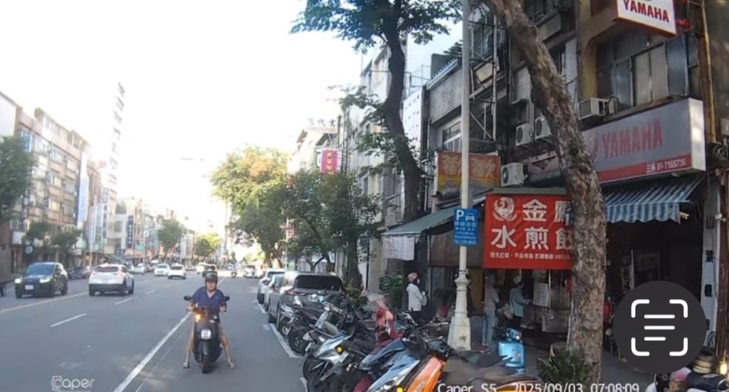 買煎餃後逆向險害撞!-逆向男不認錯-還嗆我有閃了-下場曝