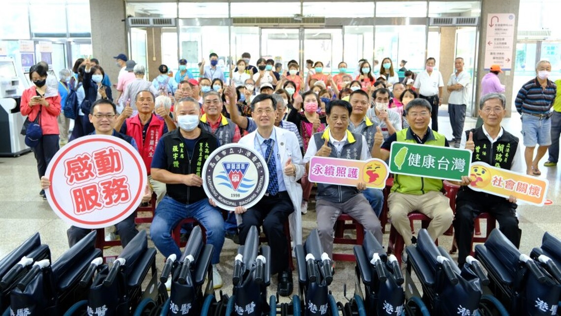 里長父子合力捐贈72台輪椅 打造更便利醫療環境