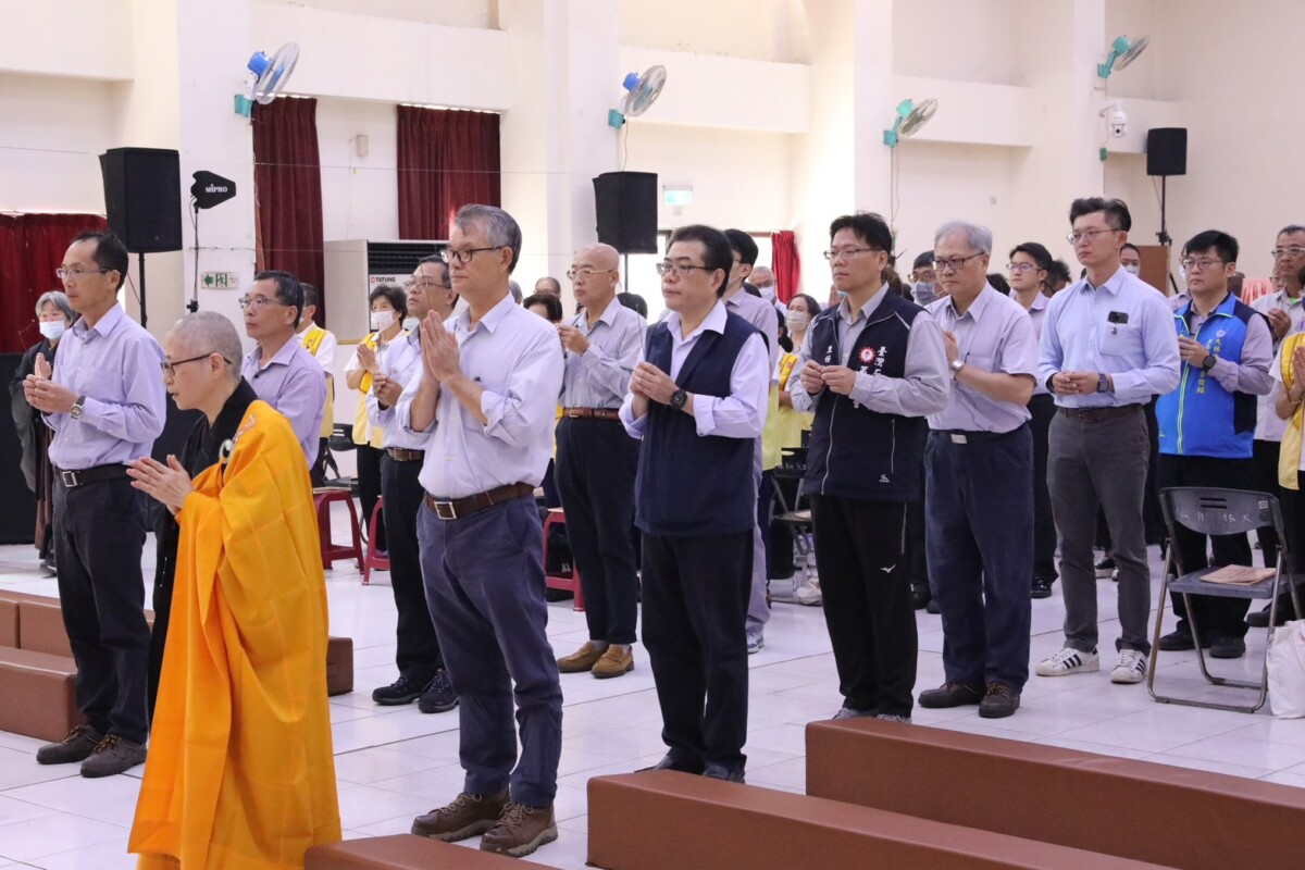 ▲中油大林廠普度法會，佛光山法師主持，主管參加誦經祈福（記者 李堂安 翻攝）