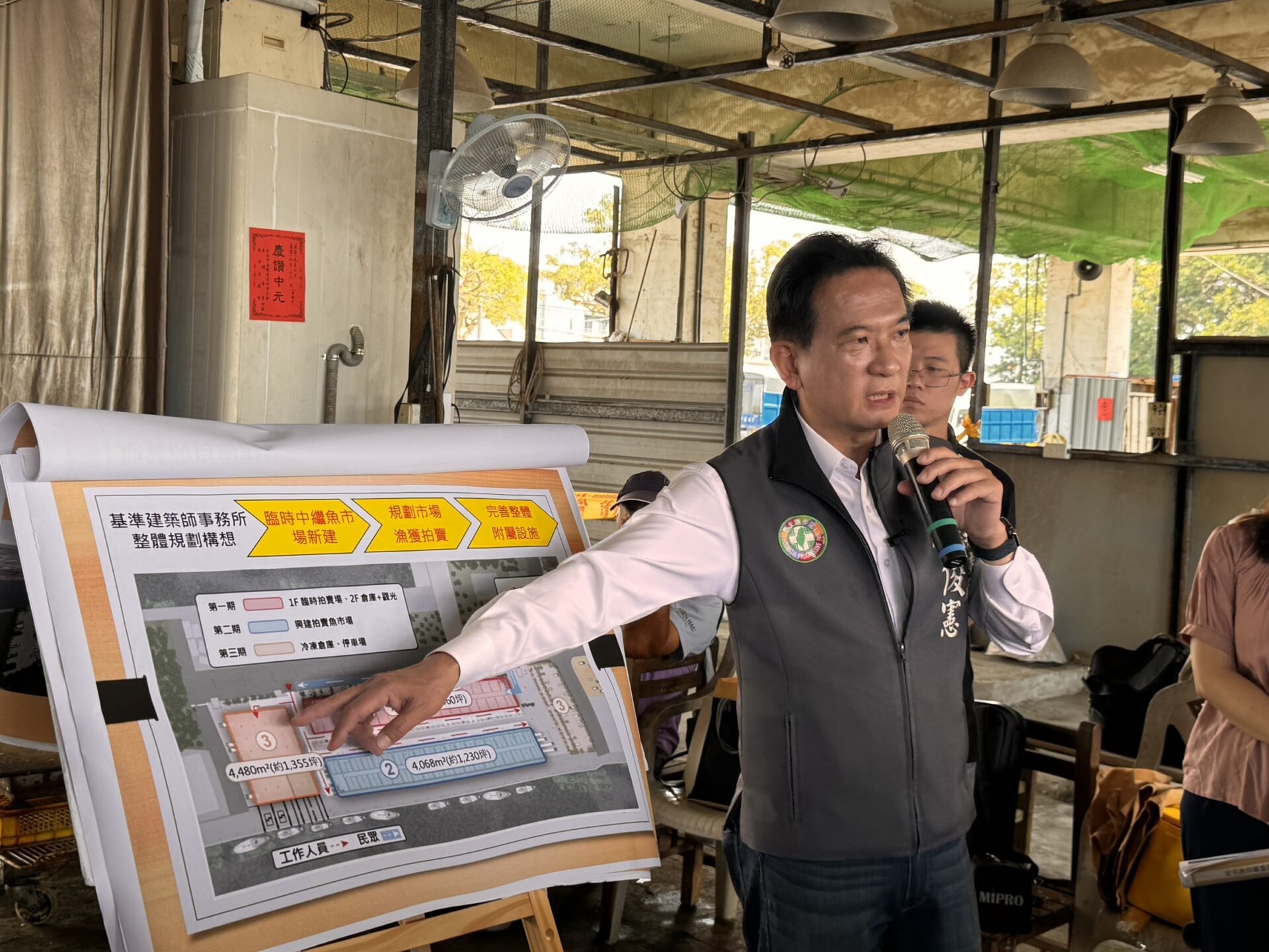 鋼筋外露、水泥塊剝落 立委林俊憲疾呼:安平魚市場重建不能再拖