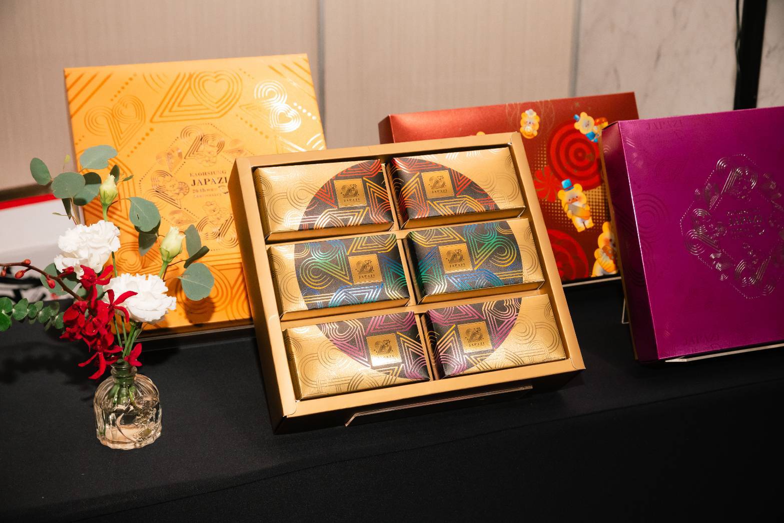 呷百二有各種中秋禮盒及獲得比利時金牌獎的產品。呷百二提供