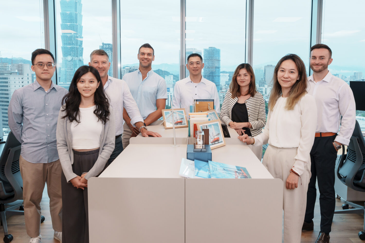 全新台北辦公室延續Cadeler歐洲據點的設計與品牌定位，鄰近台北大巨蛋。Cadeler執行長 Mikkel Gleerup 表示，台北新辦公室將成為Cadeler在亞太區的營運樞紐，支持在地團隊並強化客戶的關係與鍵結；Cadeler亞太區經理盧育挺表示，新辦公室不僅是工作場域，更象徵其對亞太市場的信心。(圖/Cadeler 提供)