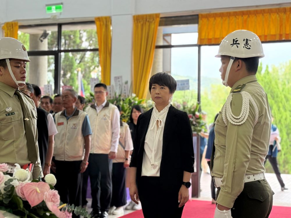 追思先烈英魂 新北市忠烈祠、忠靈祠93軍人節秋祭 4 《圖說》同日上午,樹林軍人忠靈祠同步舉辦秋祭典禮,由新北市副秘書長龔雅雯擔任主祭官。〈民政局提供〉
