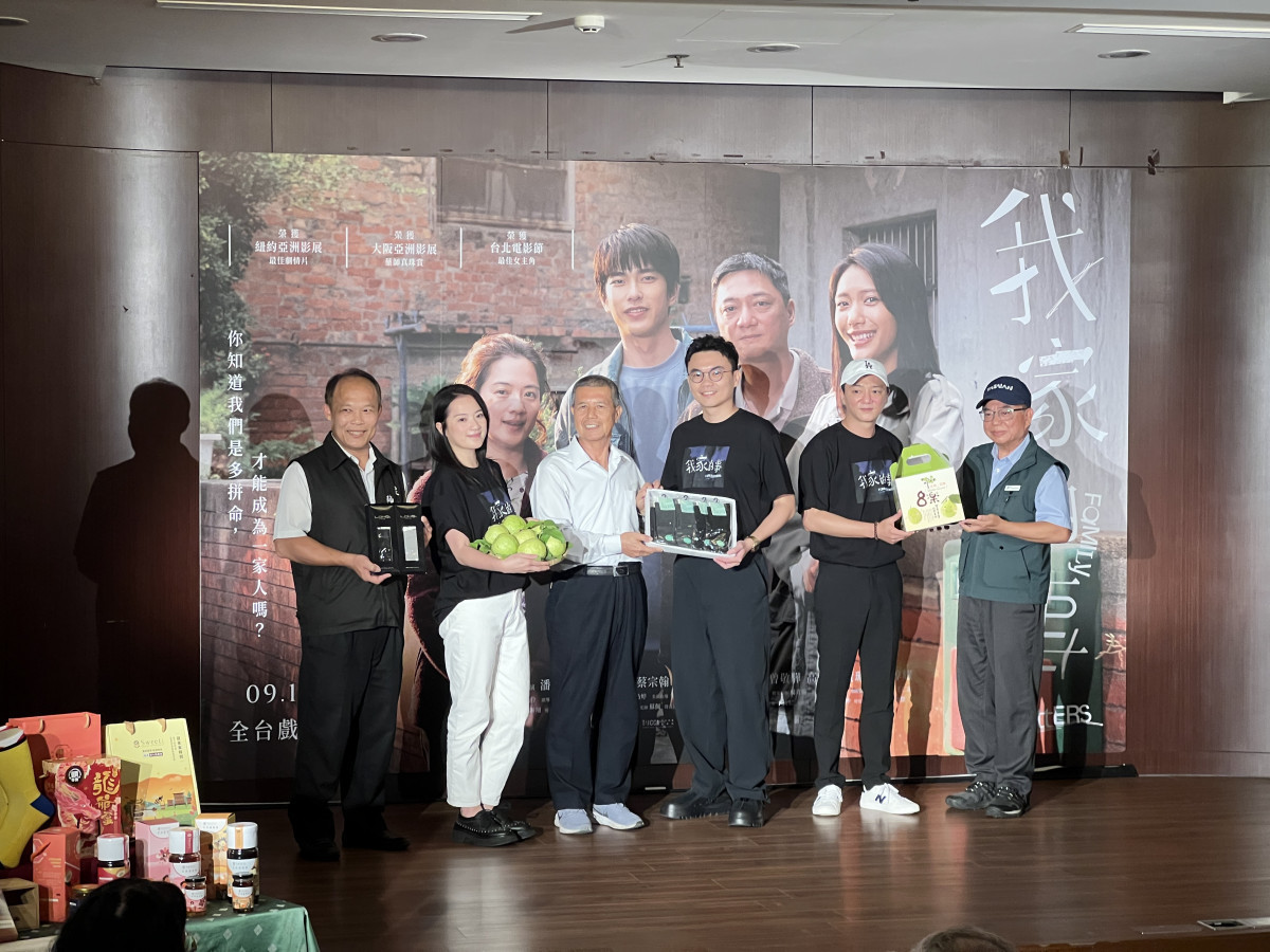 社頭有𝟯多,襪子、芭樂、還有董事長,藉此行銷在地芭樂。