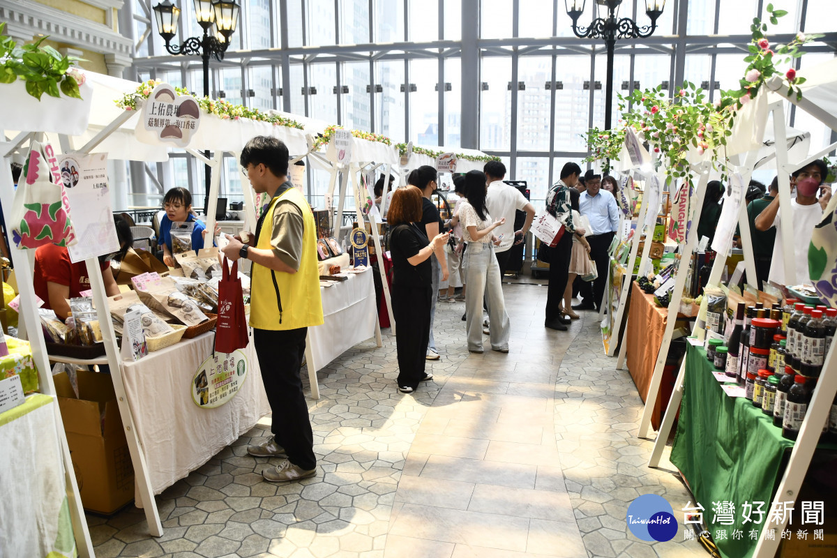彰縣府攜手板橋大遠百,推「彰化優鮮」快閃活動免費品嚐150款在地美味。圖/記者鄧富珍翻攝
