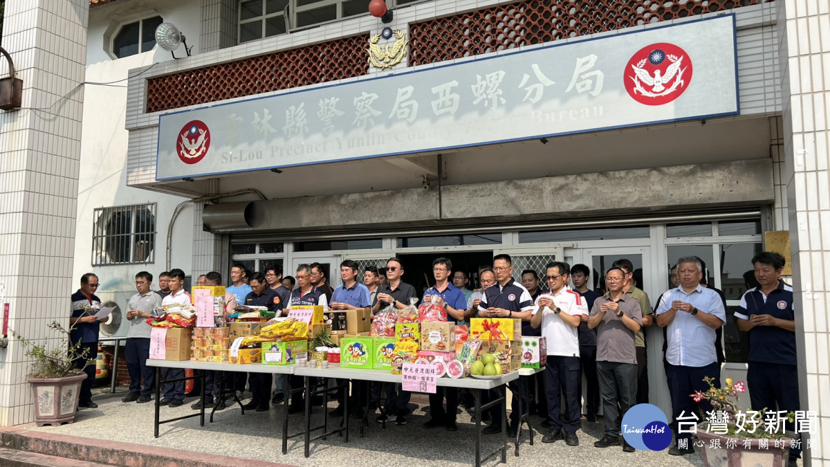 雲林西螺警分局進行中元普渡祭拜，祈願治安良好、交通順暢，全體同仁家門吉慶／警方提供
