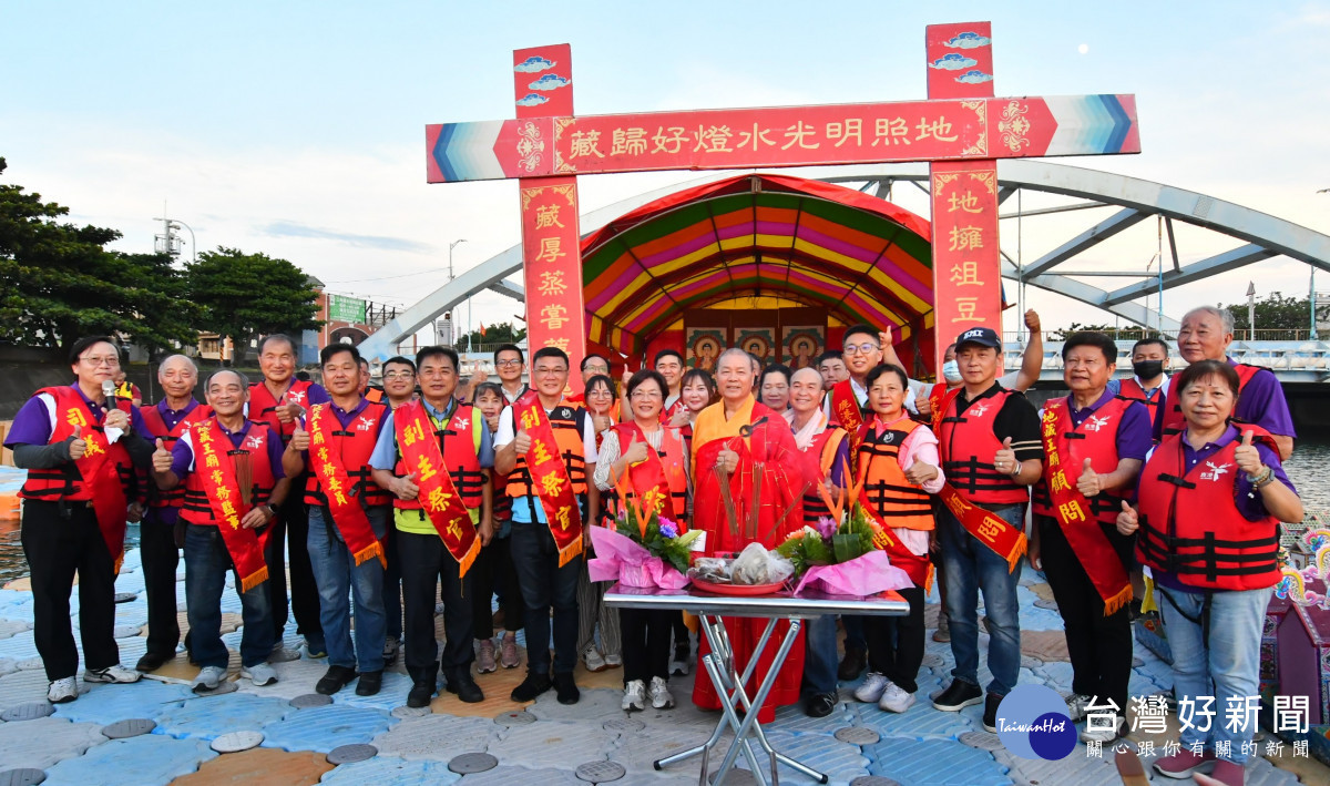福鹿溪祭水靈儀式,現場由彰化縣長王惠美、鹿港地藏王廟主任委員許森樹等貴賓共同參與,藉此祈求國泰民安、風調雨順、四時無災及闔家平安。